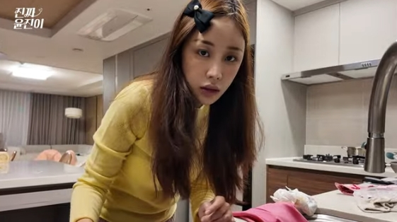 윤진이, 동생 육아에 청소까지..훌쩍 큰 첫째 딸에 감탄 "두 살 맞아?"[스타이슈]