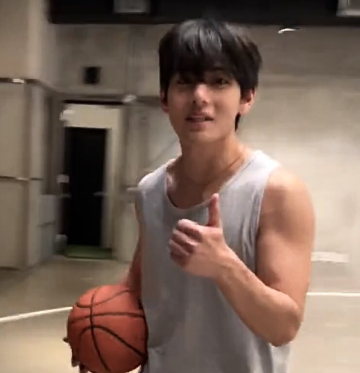 BTS V Basketball: PE Oppa Charm