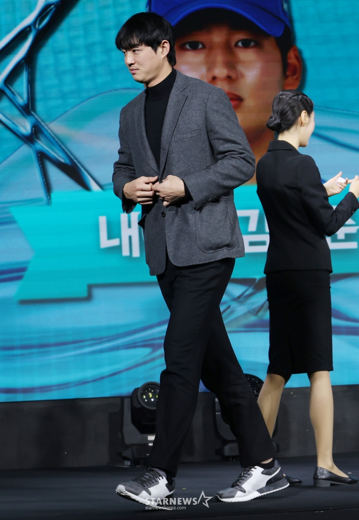 [포토] 구자욱 '패셔니스타 시상자'