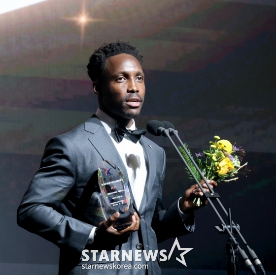 'K리그2 최고의 별' 제르소, 'MVP 기념턱' 쏜다 "저녁은 내게 달려있어... 고마워하지 말길" [K리그 시상식 현장]