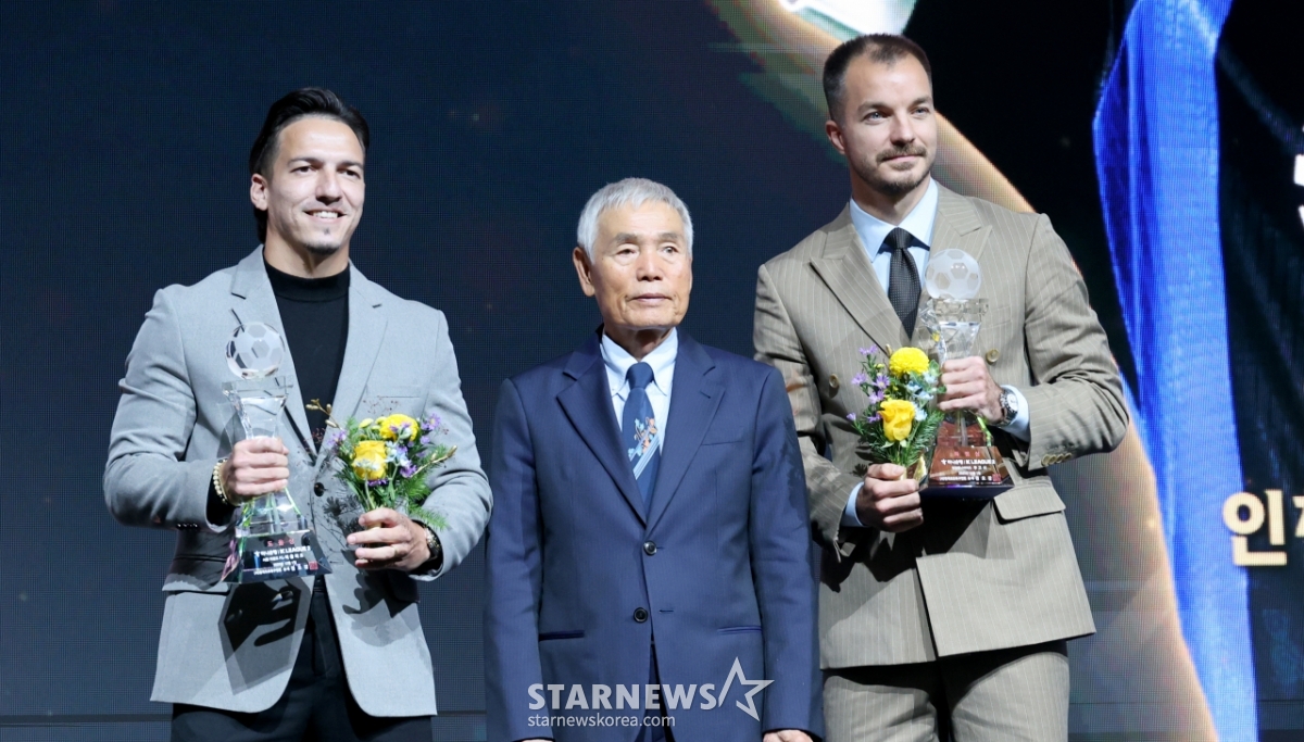 [포토] 'K리그 대상시상식' k리그2 도움왕 에울레르와 득점왕 무고사