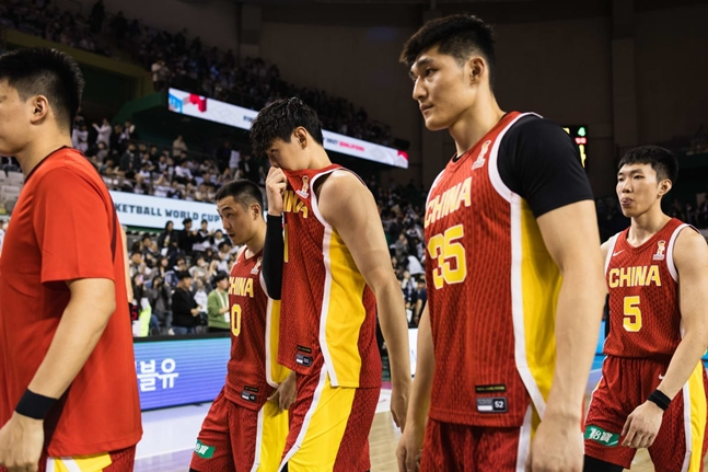 "굴욕적 참패→가비지 타임 헌납이라니! 3점 성공률 17.9% 처참해" 中 한탄