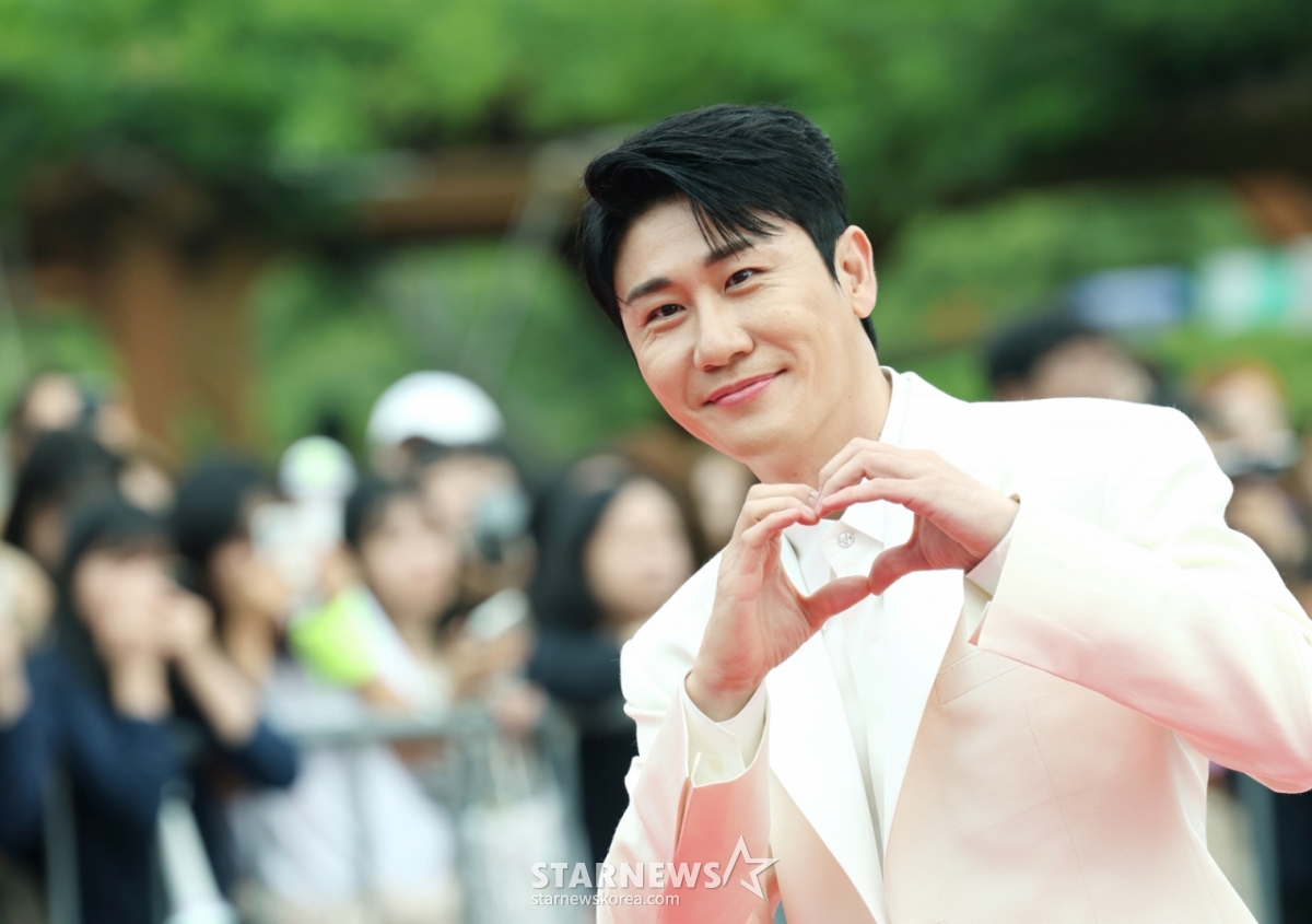 영탁 팬모임 산탁클로스, 난방 취약계층에 연탄 3천장 기부