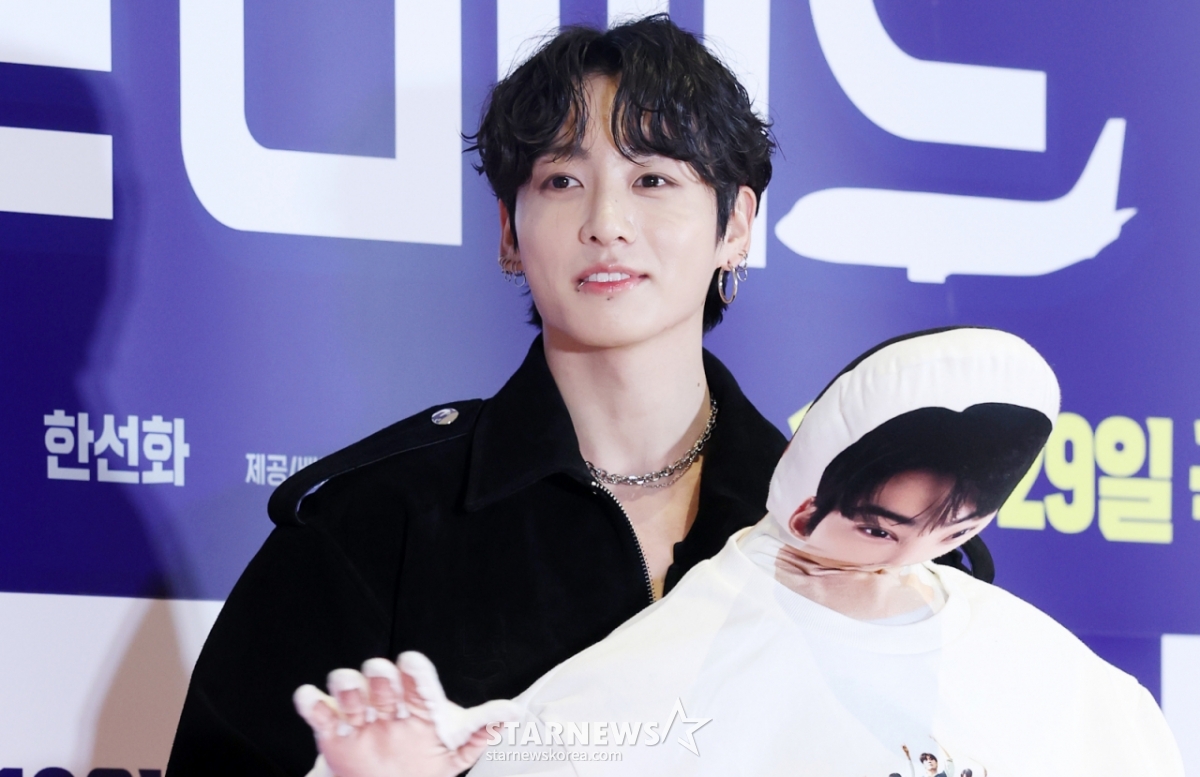 방탄소년단 정국, 브라질 '2025 BTD 어워드' 글로벌 아티스트 수상..4년 연속 트로피 행진