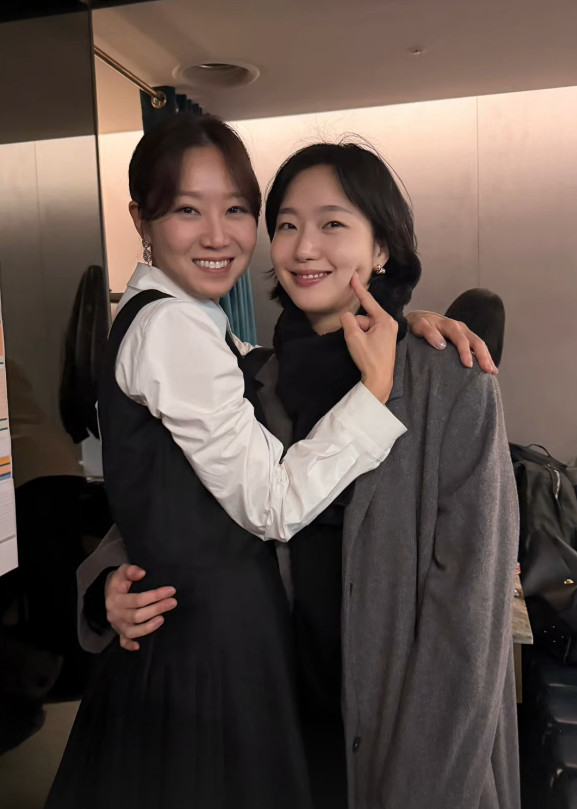 예쁜 애 옆에 예쁜 애..공효진, 김고은과 투샷 '최초 공개'