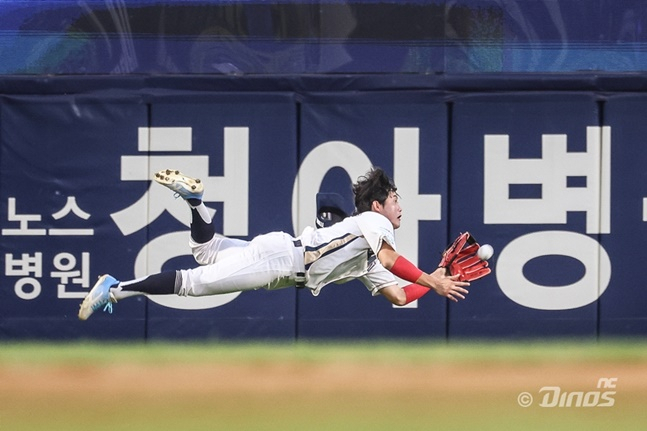 에드먼에 비견된 '30도루 중견수', 48억 FA 빈자리 욕심낼 법도 한데 "자리가 있어 출전한 건 아냐" 덤덤