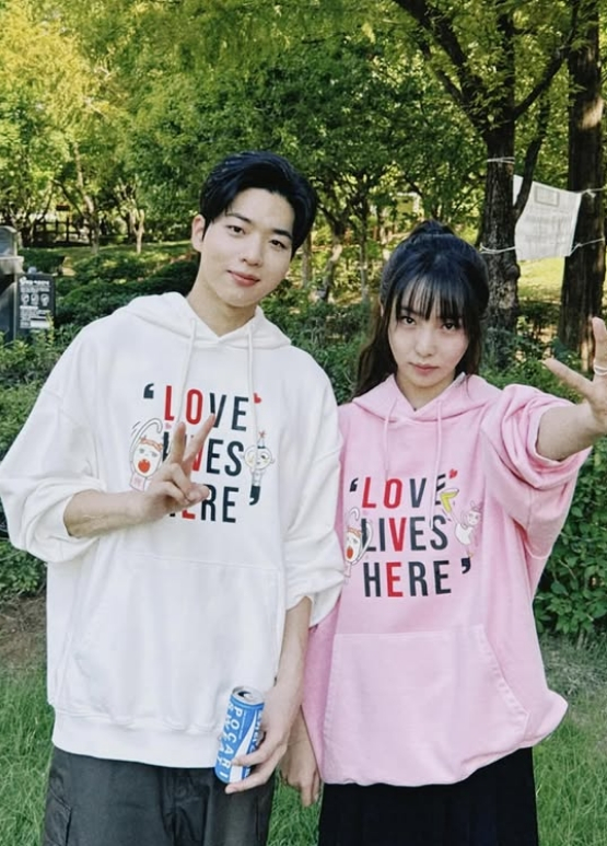 '황신혜 딸' 이진이, 차강윤과 커플티 입고 핑크빛.."김부장 안녕"