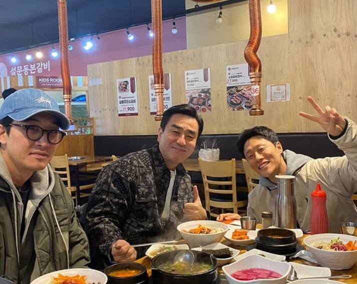 실제론 이런 사이..'도부장' 이신기, 류승룡과 회식 포착 "이만 퇴근"