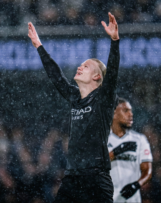 괴물 맞네! 홀란, EPL 최단 기간 100골 돌파 '전설 시어러 제쳤다'... 신기록 소감은 "해트트릭 못해 아쉬워"