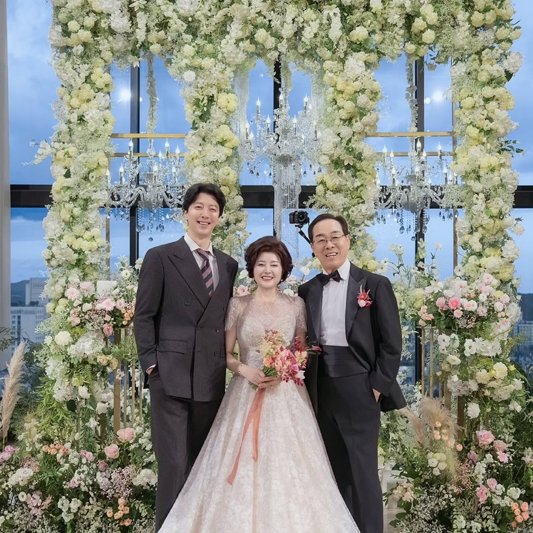 '돌싱 파파' 이동건, '강해림♥'과 열애 후 효자 근황 "리마인드 웨딩, 부모님 활짝" [스타이슈]