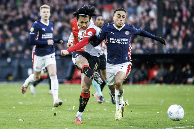 '日 괴물 공격수 출현인가' 아야세, 벌써 14골 폭발! 亞 2번째 네덜란드 득점왕 넘본다... "전천후 포워드로 성장"