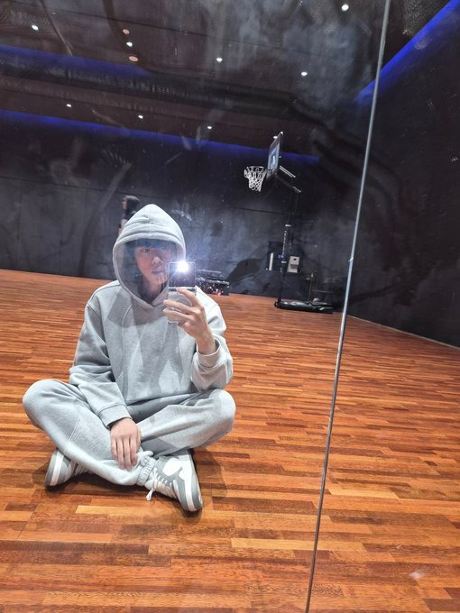 BTS 진,생일 맞아 1억원 기부 글로벌팬"기부요정의 팬이라 자랑스러워"[K-EYES]