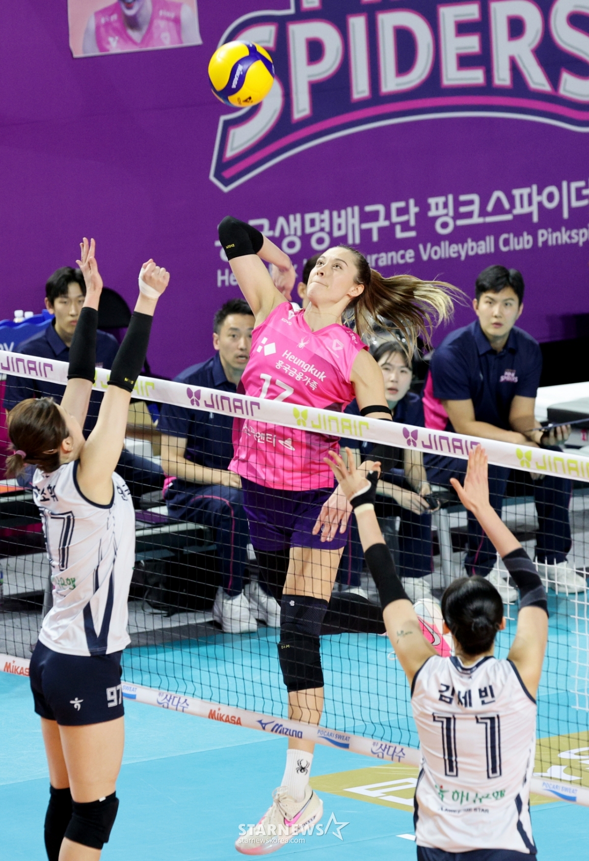 [포토] '빈틈을 노렸다!' 레베카