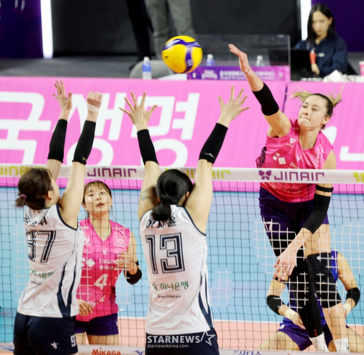 [포토] '아..블로킹에 막힌겨?' 레베카