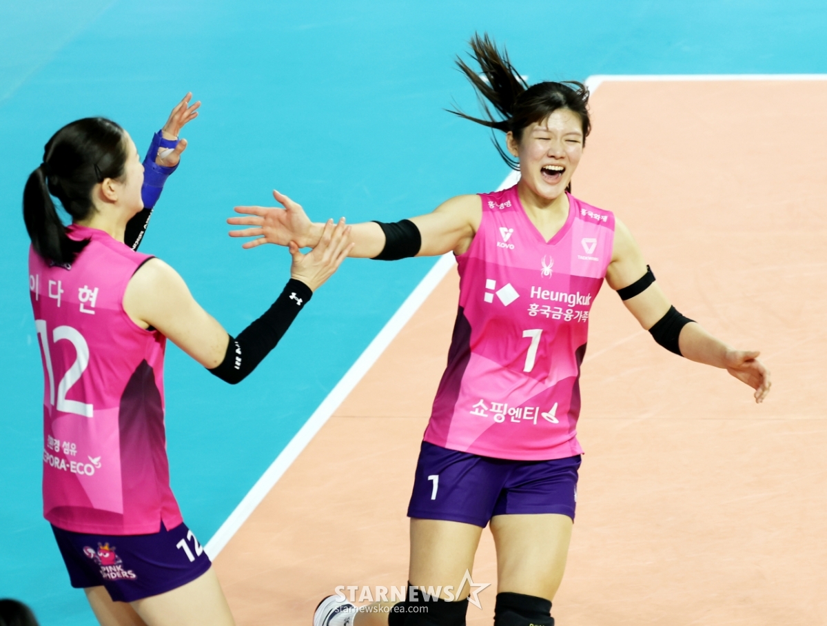 [한번에쓱] 1위 도로공사에 역전승한 흥국생명 '김다은 세상을 다 가진듯'