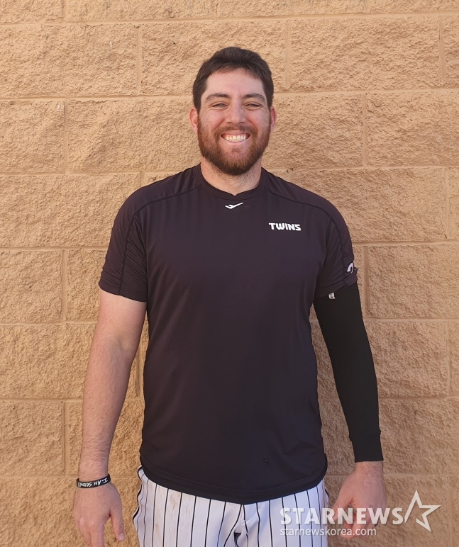 '리그 OPS 3위' 31홈런 외인이 연봉 동결, 美도 인정한 '팀 퍼스트'→4년 동행 이어졌다