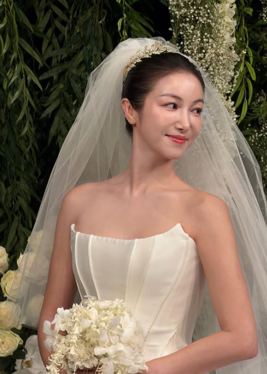 김옥빈, 결혼 이후 전한 새 소식.."1년 3개월 걸려 만들어"