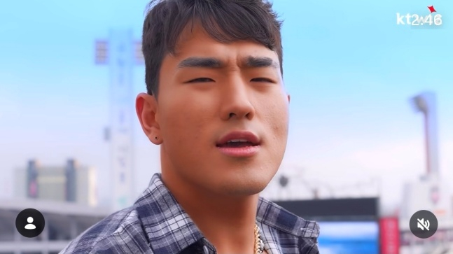 "콘텐츠 뭐 없을까요" 90㎏ 근육질 속 반전 매력, 샘 솟는 아이디어에 팬들은 슬플 틈이 없다