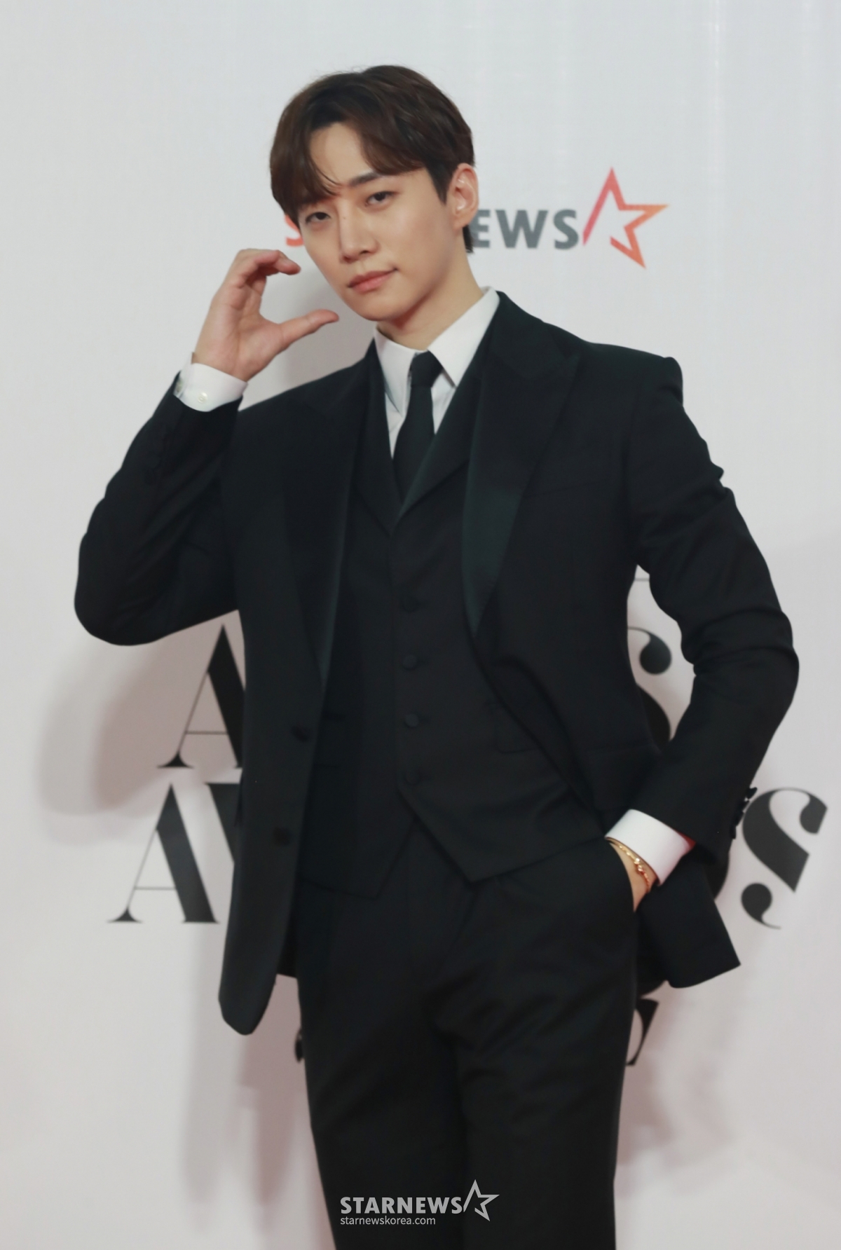 'AAA 2025' MC 데뷔 D-2..2PM 준호, 스타랭킹 男아이돌 2위