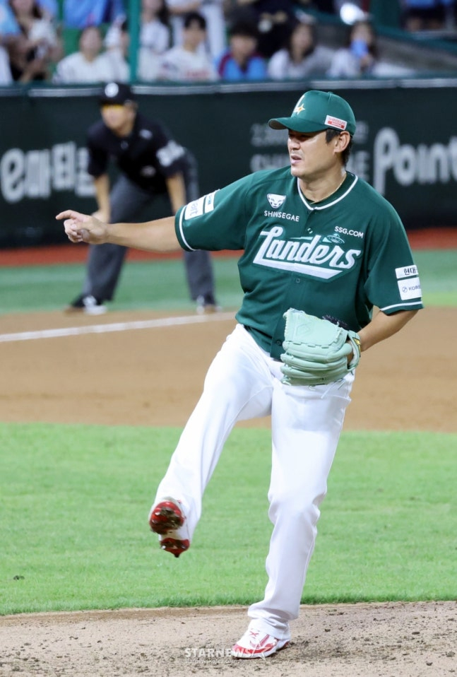 내년이면 류현진 39세·노경은 41세인데 '대체 왜', 류지현호는 왜 WBC 1차 캠프에 불혹의 베테랑 포함했나