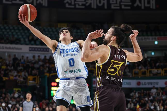 '최하위가 1위 격파' 가스공사, LG에 2점 차 짜릿한 원정 승리... '허형제 분전' KCC, 정관장에 패배