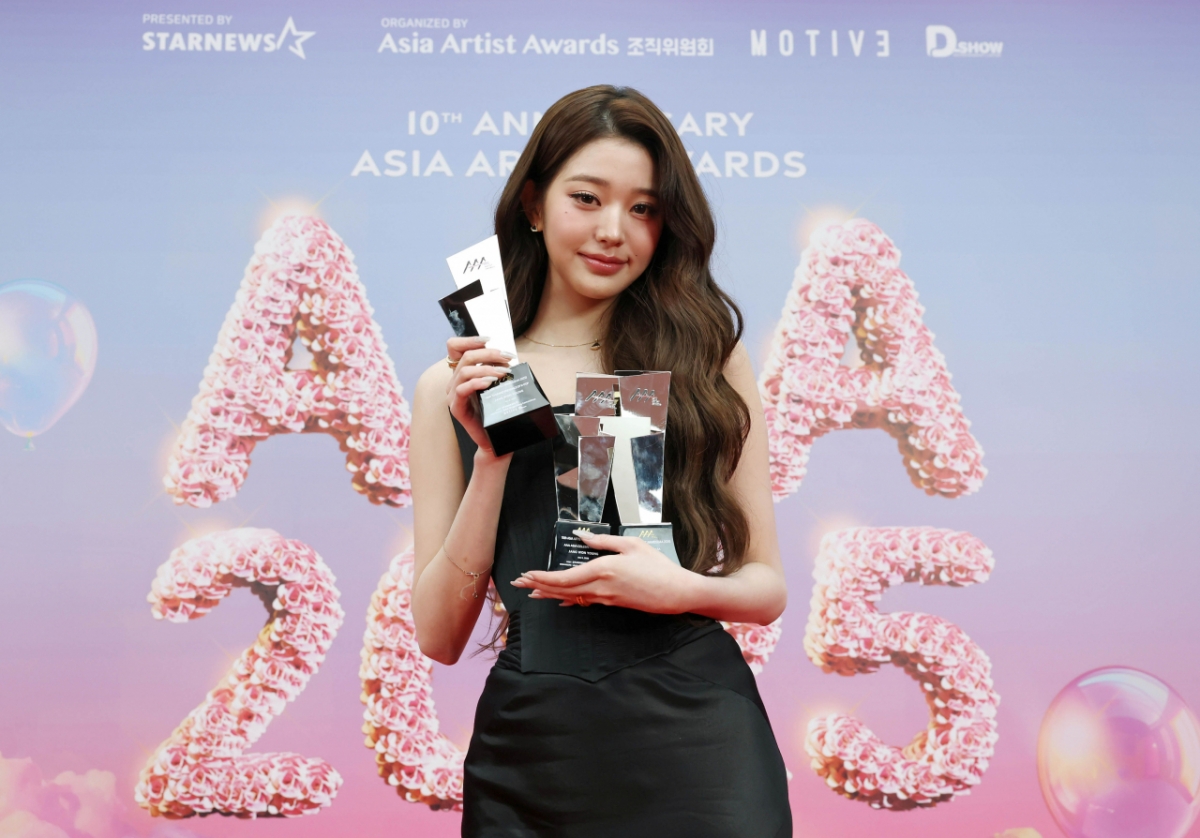 명실상부 'AAA' 심볼..장원영, 5년 연속 MC 역량 빛났다 - 뉴스 썸네일 이미지