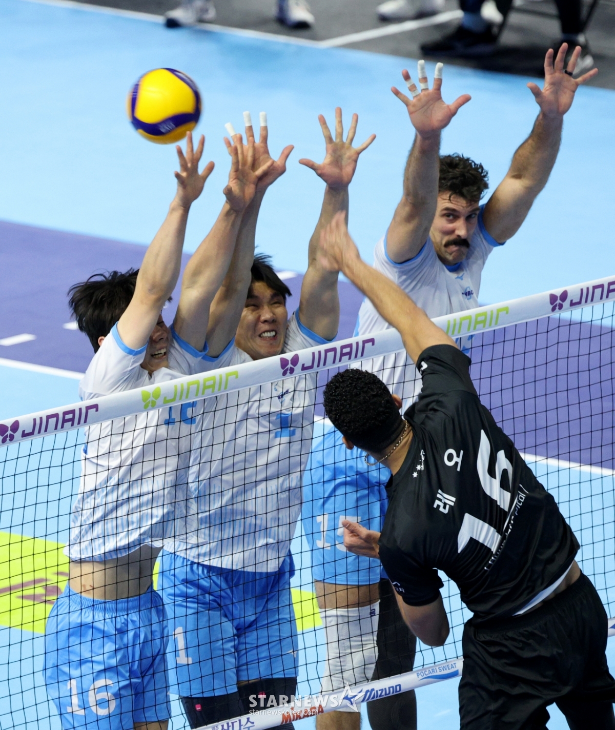 [포토]'레오를 막아라!'