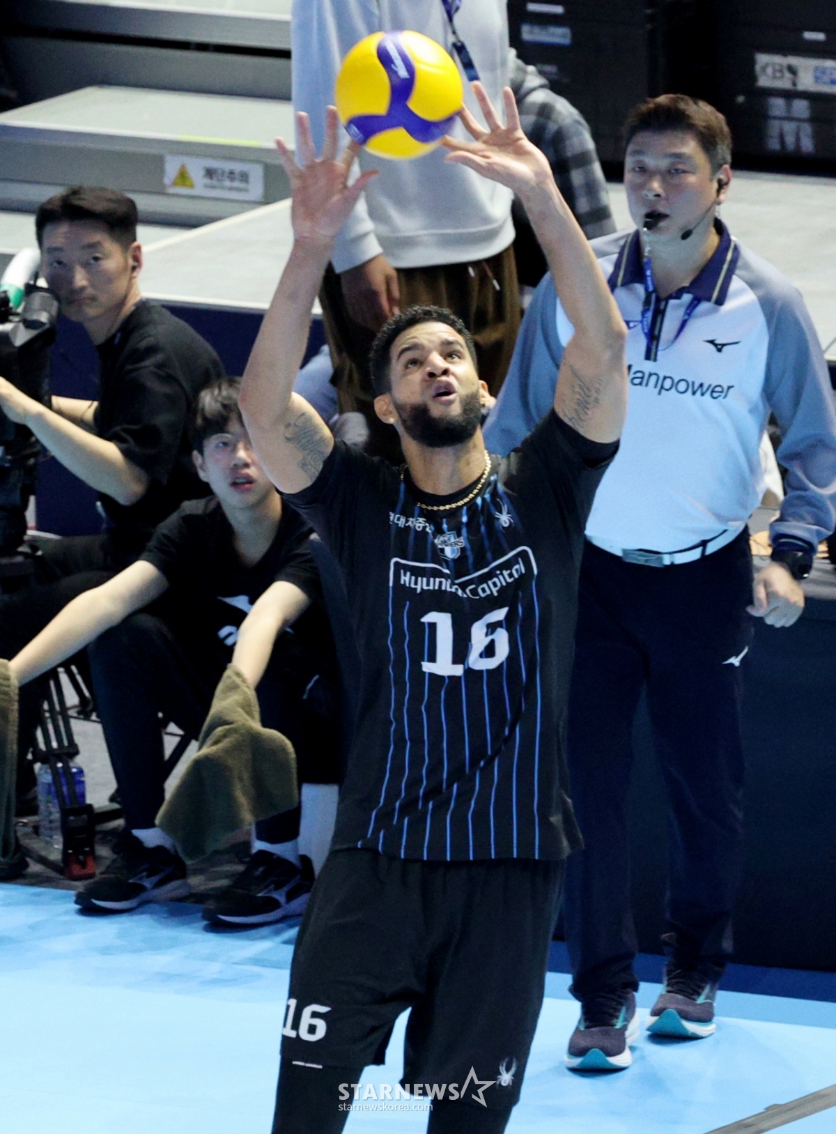 [포토]'토스하는' 레오