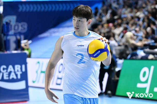 '류현진-노경은도 태극마크', 불혹에도 전성기 한선수 "대표팀은 항상 자부심, 뽑히면 감사하다"