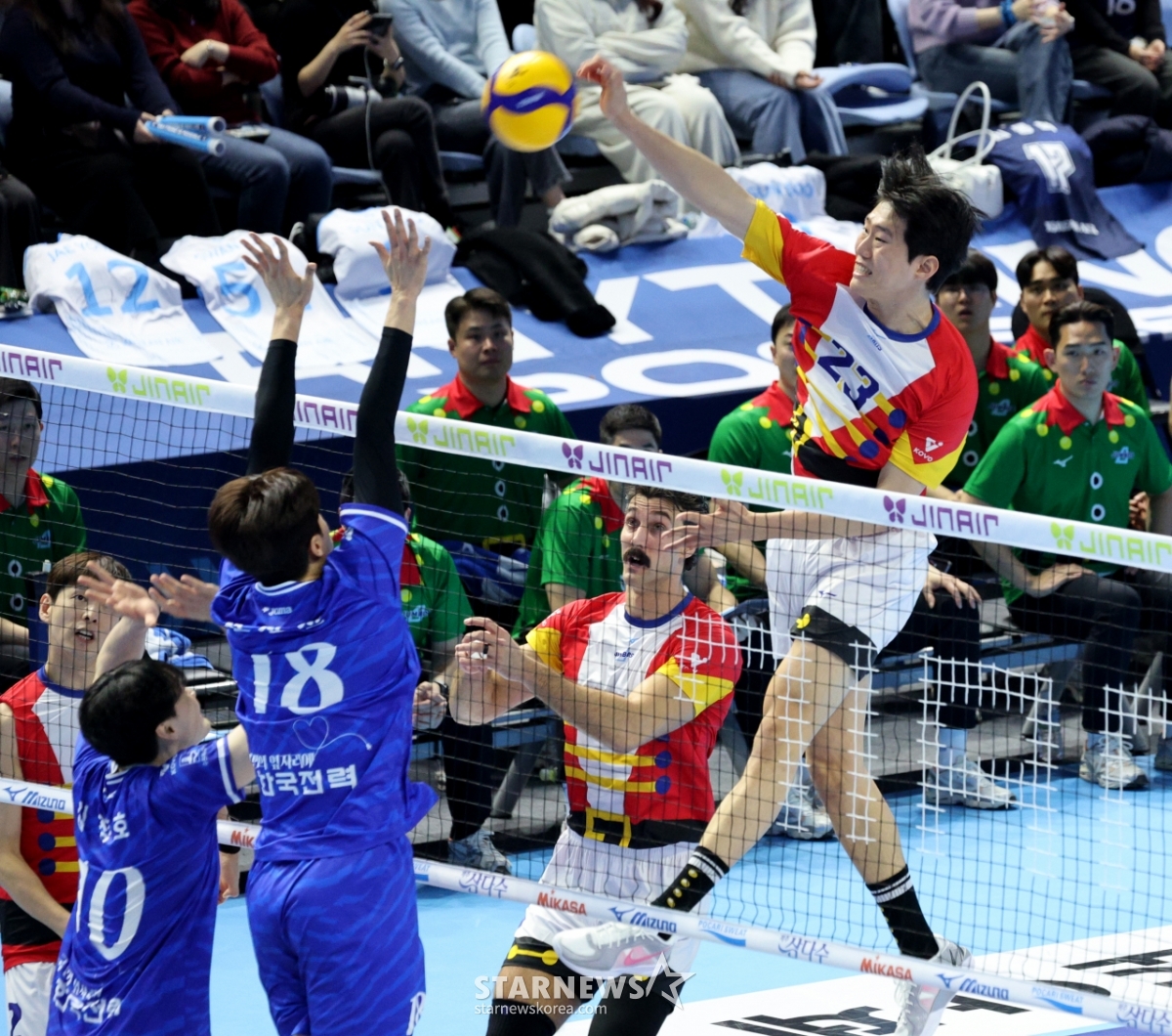 [포토]'속공시도' 김민재