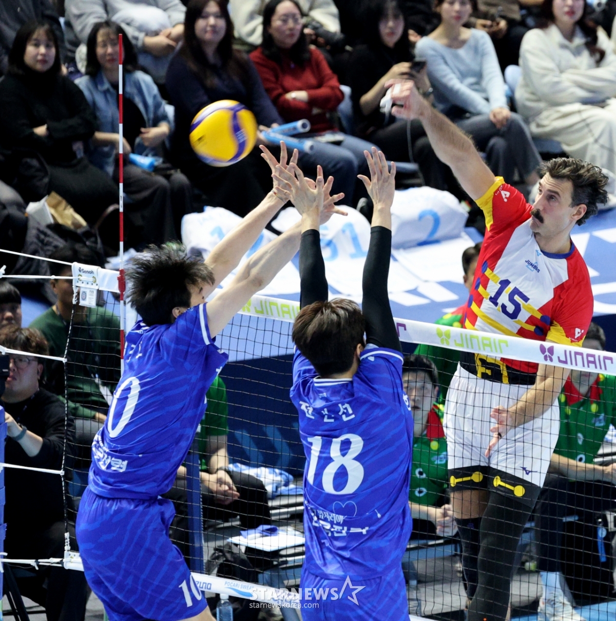 [포토]'고공강타 터트리는' 러셀