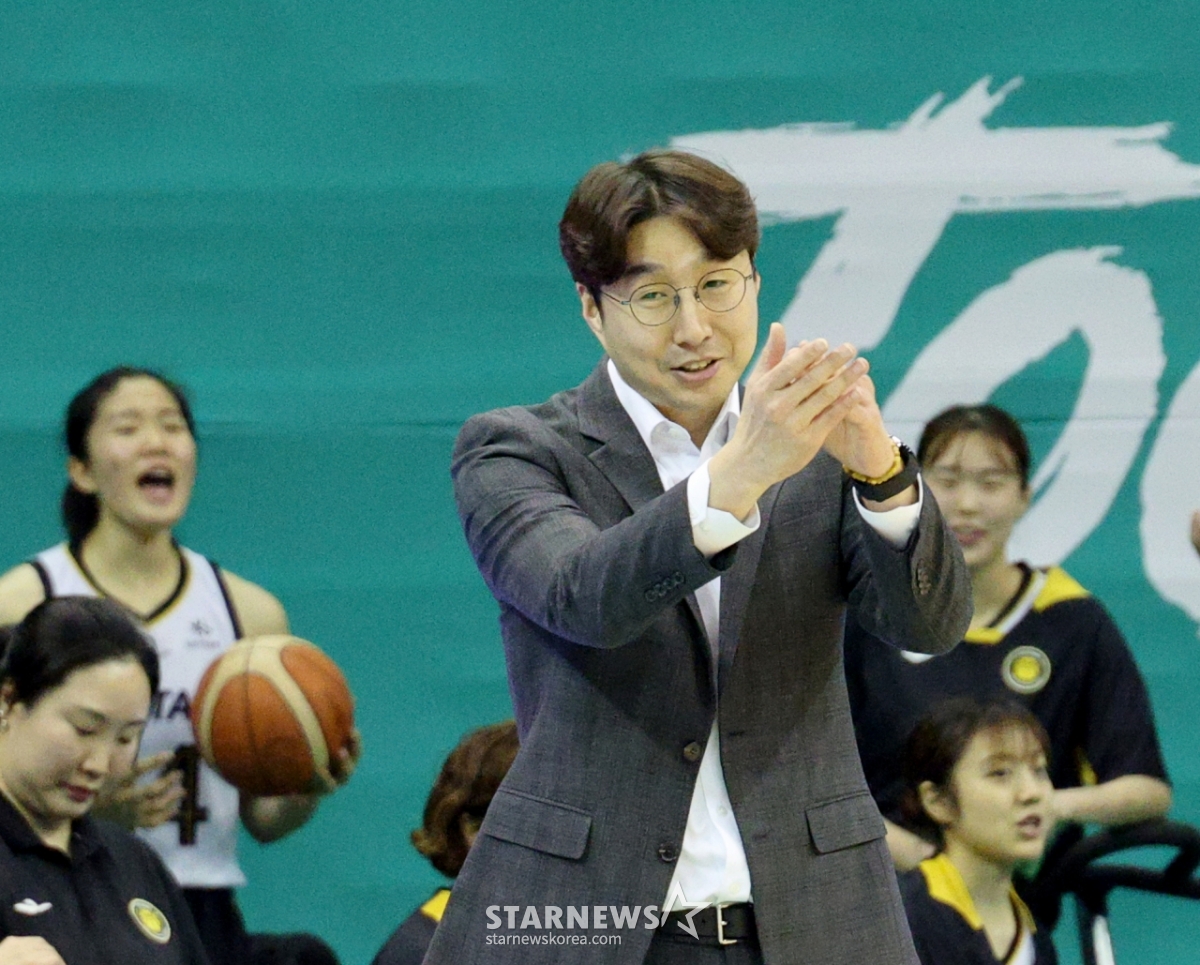 [포토]'계속 가는거야' 김완수 감독