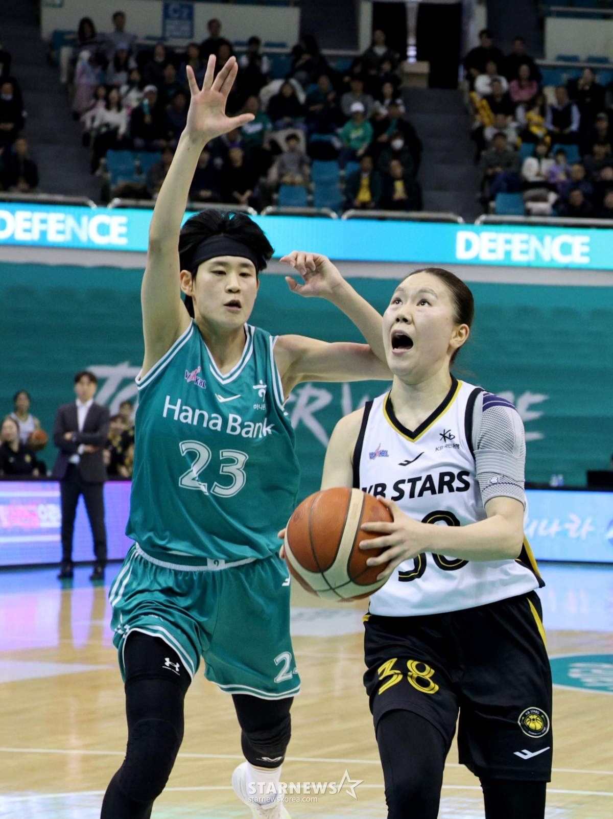 [포토]'골밑노리는' 나윤정