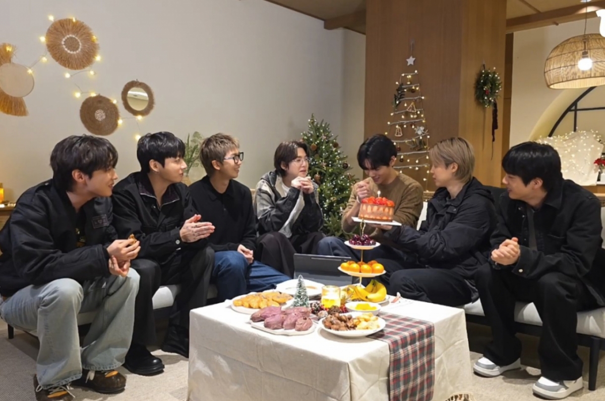 BTS 연말 홀리데이 위버스 라이브.. "2026년을 방탄소년단의 해로 만들자"의지 보여 [K-EYES]
