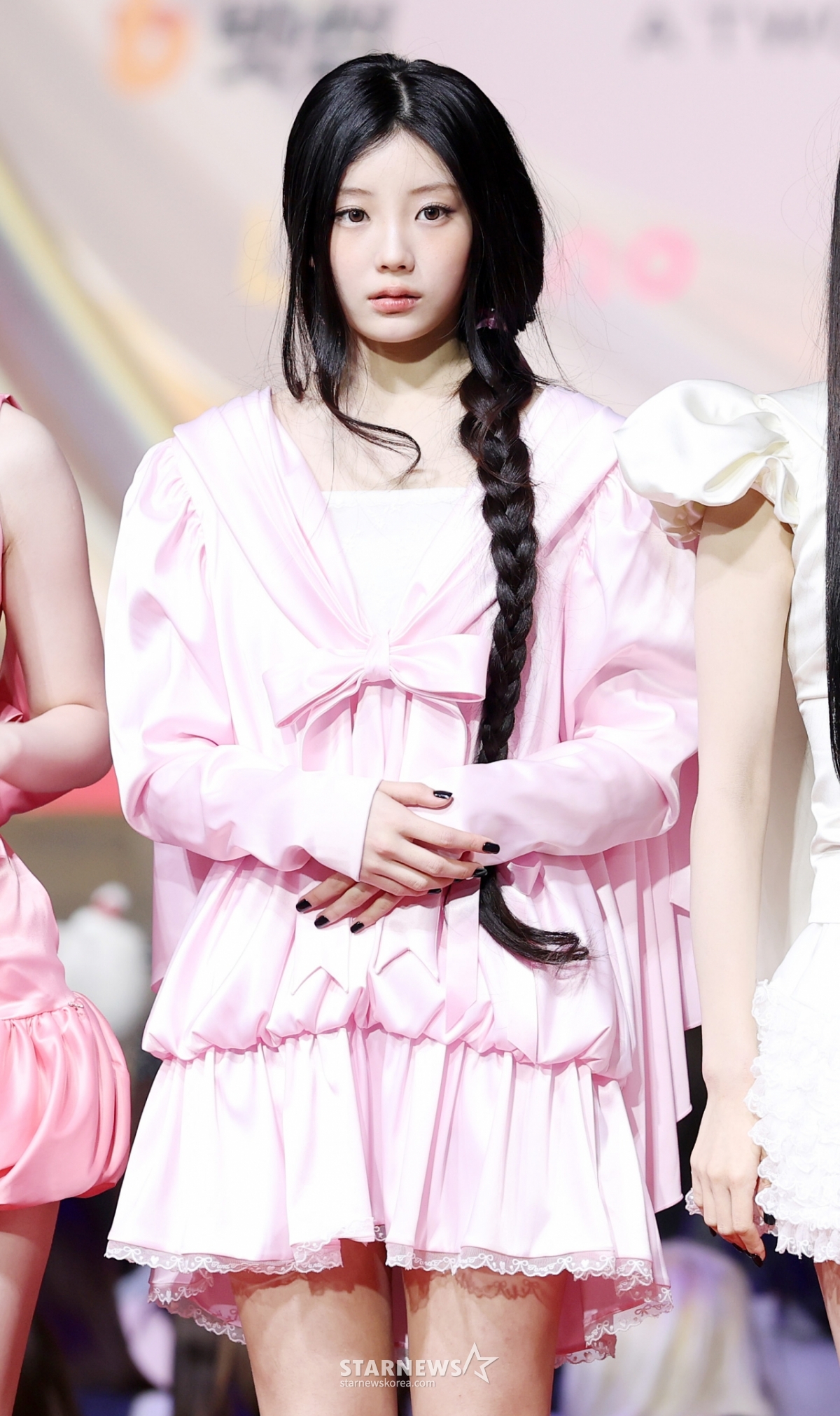 스타뉴스가 보도한 아일릿 원희 레드카펫 사진