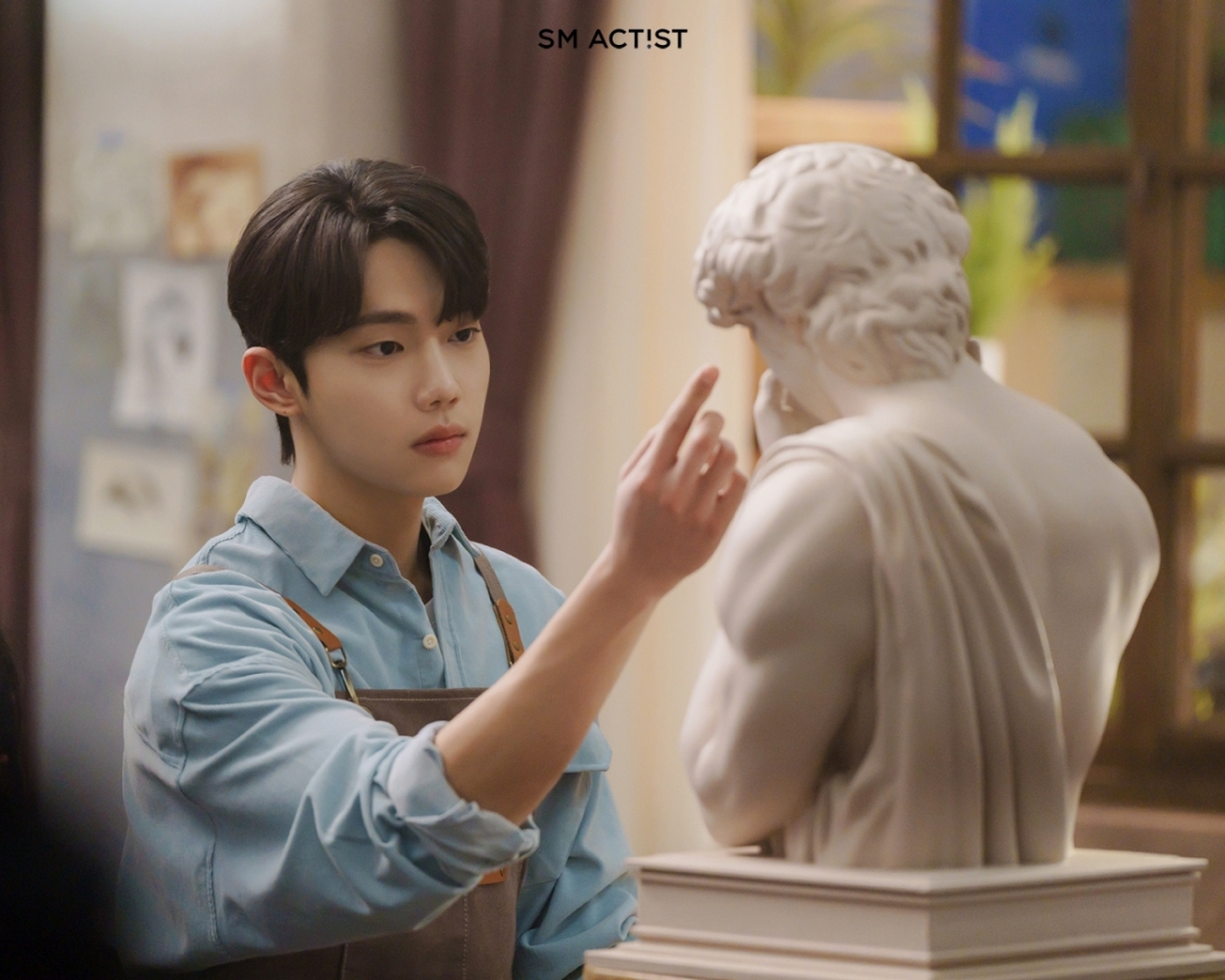 'SM 신인' 조준영, 2025년 쉼 없이 달렸다..차기작은 tvN '스프링 피버' - 뉴스 썸네일 이미지