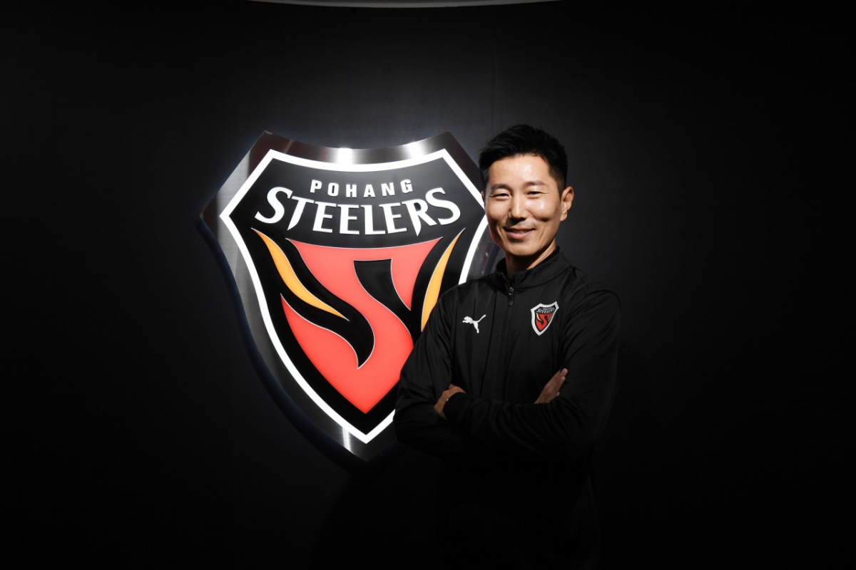 포항, 2026시즌 코칭스태프 구성 완료... '영일만 지단' 김재성 코치 합류