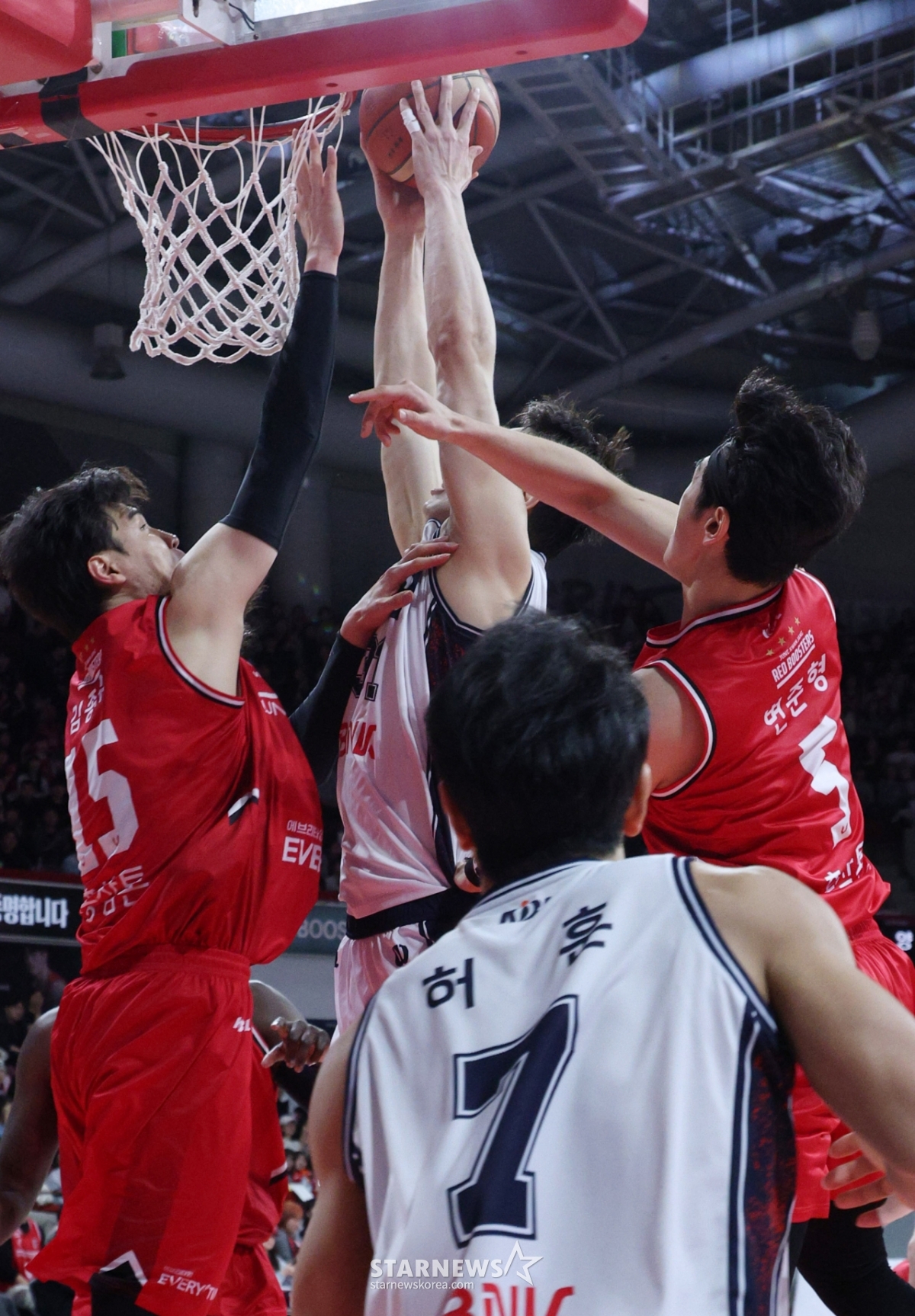 [포토] 장재석 '용수철 점프'