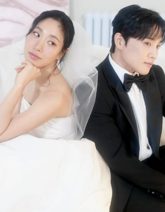 리아킴♥최영준, 댄서 부부 탄생?..깜짝 웨딩화보·날짜 공개 - 뉴스 썸네일 이미지