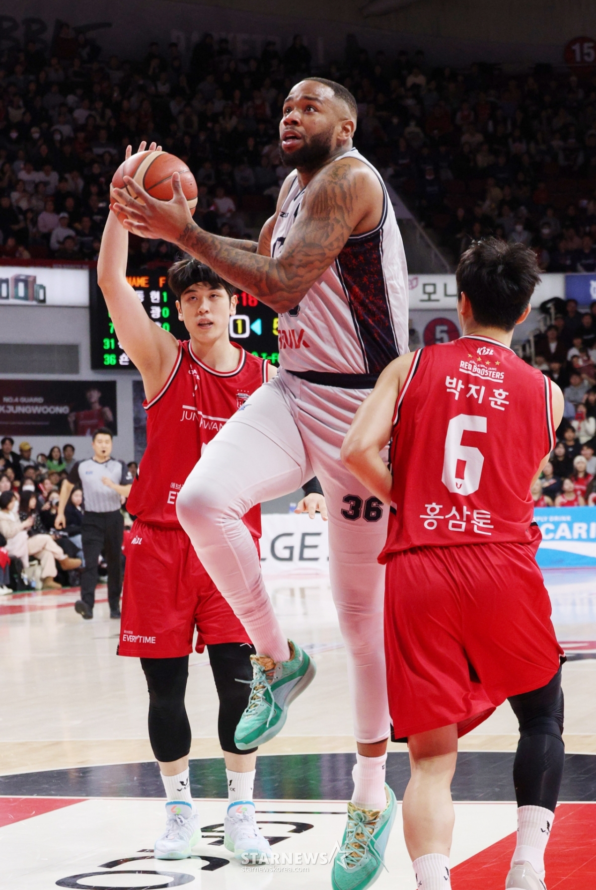 [포토] 숀롱 '샌드위치 찢었다'