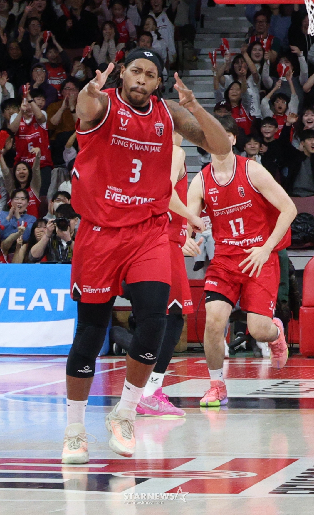 [포토] 3점슛 워싱턴, 빵야 세리머니