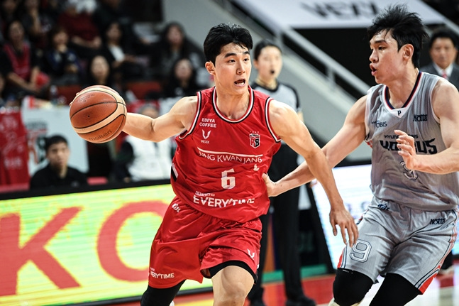 '16점 대역전→또 극적 뒤집기' 정관장, 현대모비스에 2점 차 승리... 단독 2위 탈환 [안양 현장리뷰]