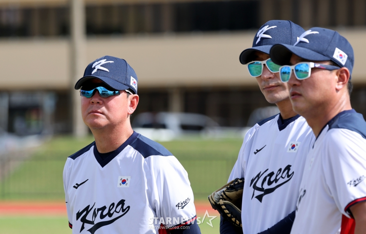 [포토] '옥석 고르느라 누구보다 진지한' 류지현 감독