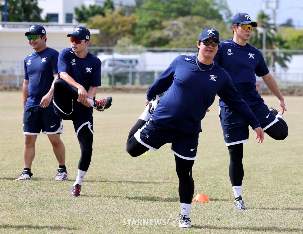 [한번에쓱] 몸풀기 훈련 시작하는 야수들, '다리먼저 풀어보자!' 노시환