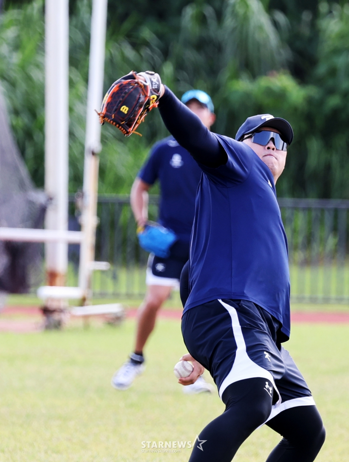 [한번에슬쩍]'마치 투포환을 던지듯' 롱토스하는 류현진
