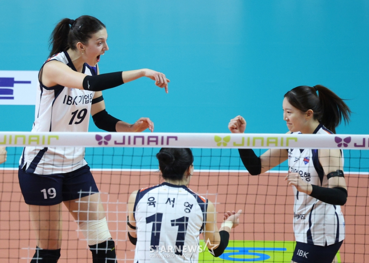 [포토] 빅토리아 '김수빈 굿잡!'