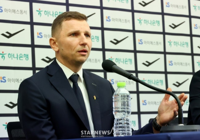 男농구 최초 외인 감독은 냉철했다 "귀화 선수 필요해→목표 달성 위해 모든 방법 동원해야"