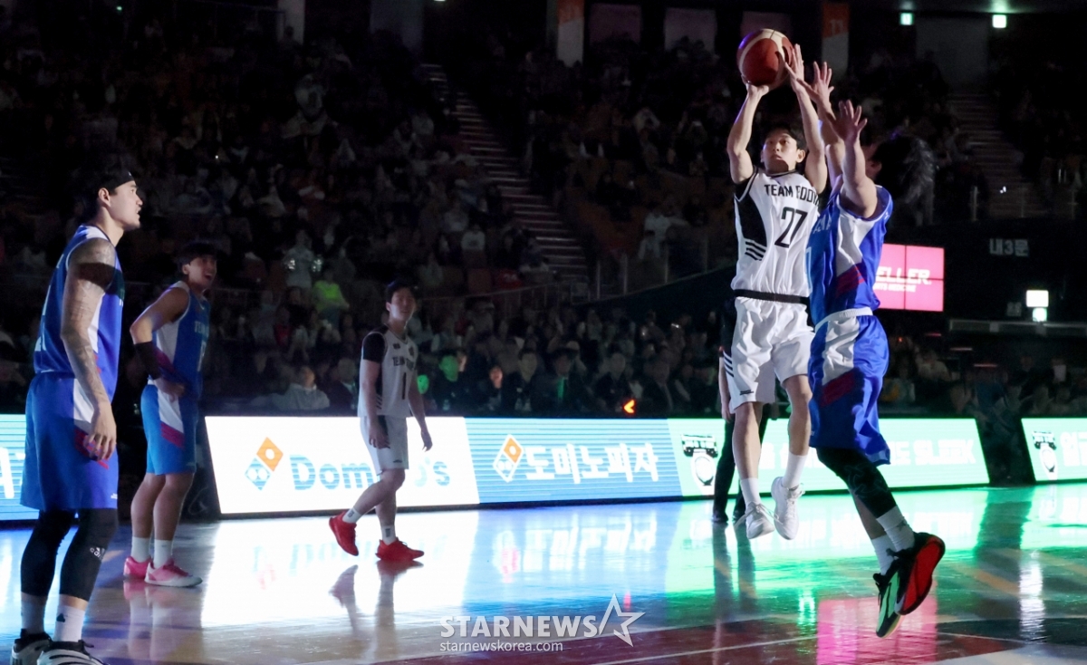 [포토]'불꺼진 코트에서 중거리슛' 양우혁
