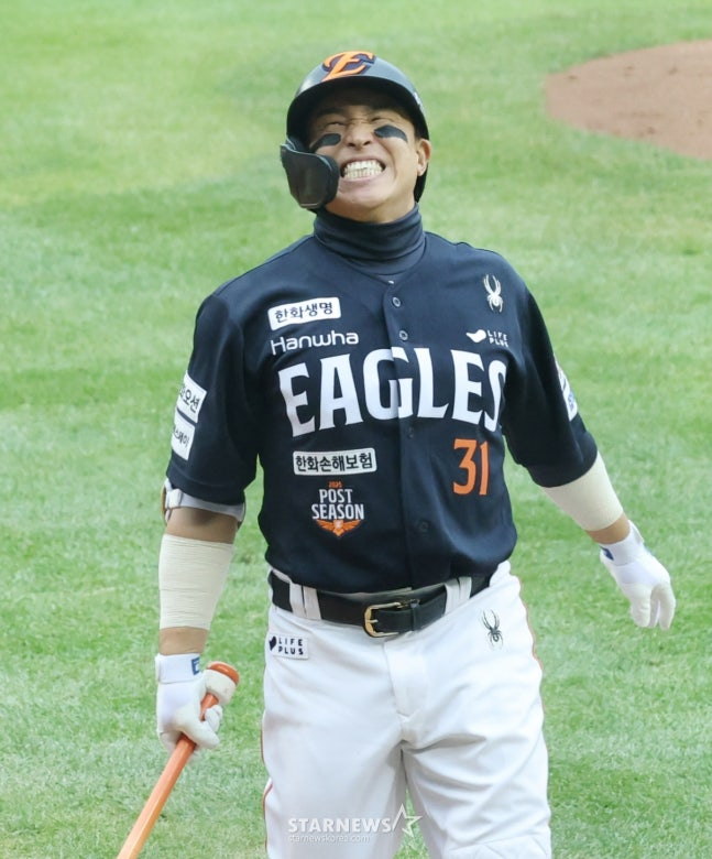 'FA 미아 대위기' 손아섭 '현역 은퇴 고려', '사인 앤드 트레이드', '잔류'... AI가 직접 전망 밝혔다