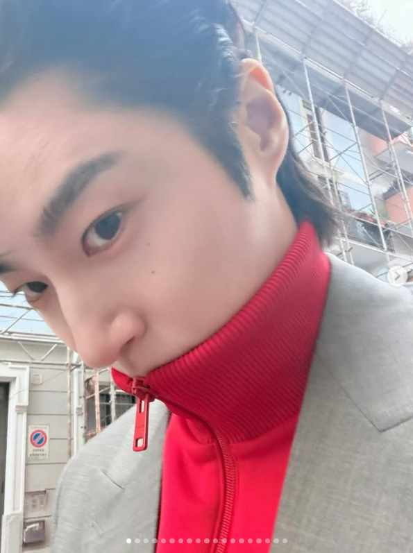 변우석, 재킷에 새빨간 저지 '파격 스타일링'..이태리 빛낸 남친짤